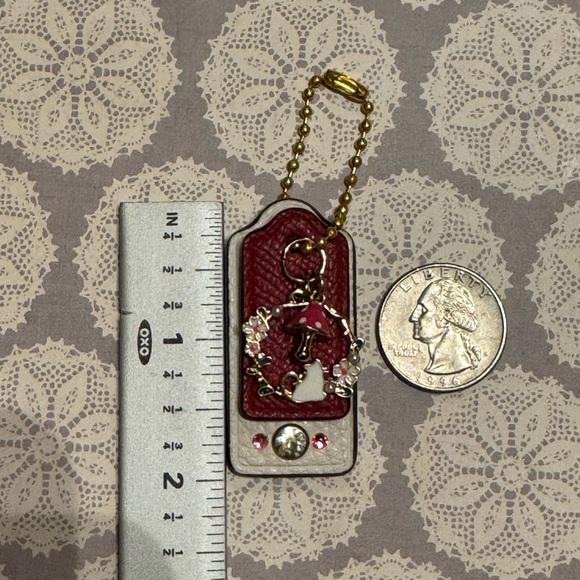 Coach Custom Hangtag Cat and Flowers - Picture 2 of 9